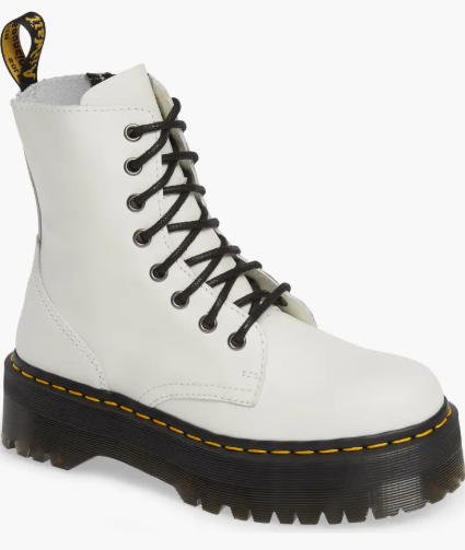 Descoperirea &icirc;ncălțămintei Dr Martens m-a schimbat complet stilul și confortul zilnic