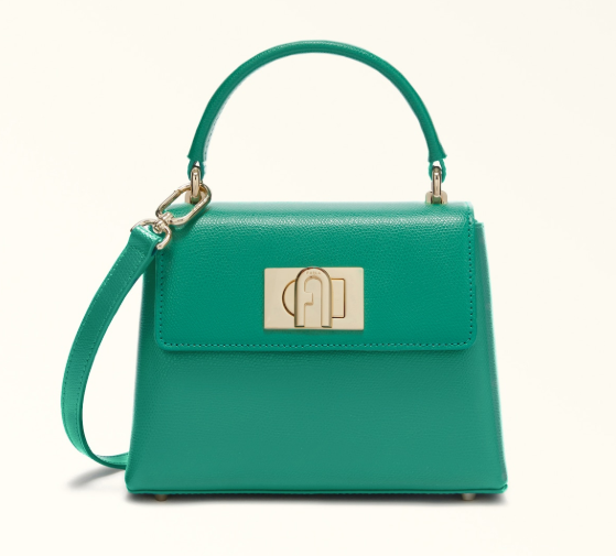 Furla oferă genți și accesorii elegante care adaugă stil și rafinament fiecărei ținute zilnice